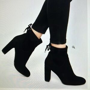 Libby Edelman black velvet bootie size 6.5